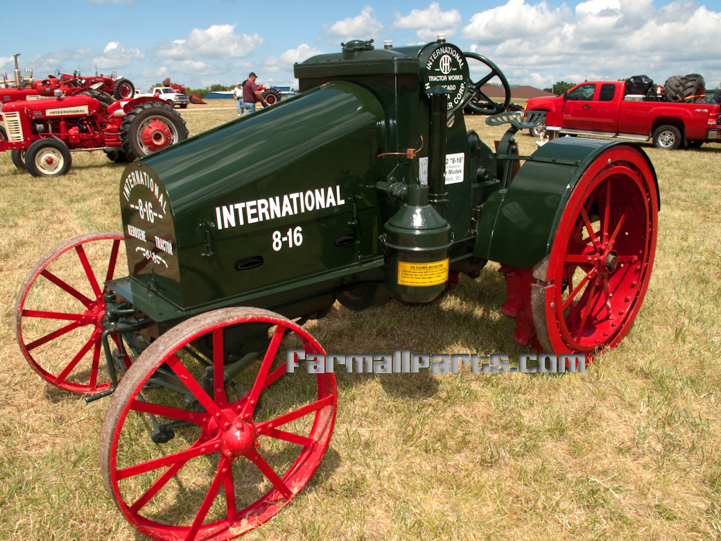 International Harvester Farmall international 8-16 left